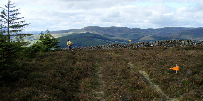 well marked route at Whitelaw Hill, Trahenna in the distance (left of centre) 